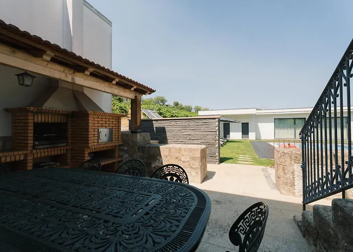 Casa De Cambres - By Rowdhouses *